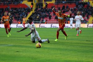 G&ouml;ztepe &ccedil;ıkış yakalayamıyor