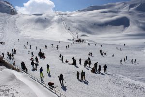 Hakkari'deki kayak merkezine hafta sonu akını