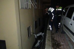 Motosikletle istinat duvarından d&uuml;şt&uuml;