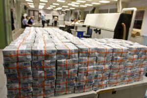 Hazine 2,56 milyar lira bor&ccedil;landı