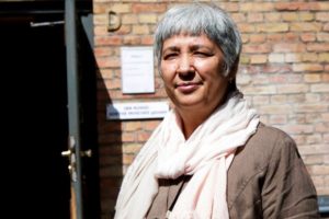 Almanya'nın ilk kadın imamı: Camilere yabancı &uuml;lkelerin desteği kesilsin