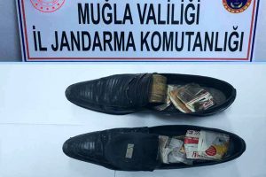 Ayakkabısında uyuşturucuyla yakalandı