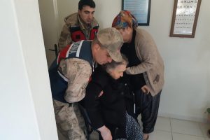 Kayıp Alzheimer hastası kadın, kolu kırık halde bulundu