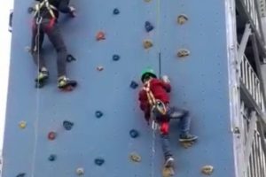Y&uuml;rekleri ağza getiren olay! 6 yaşındaki &ccedil;ocuk tırmanma parkurundan yere &ccedil;akıldı