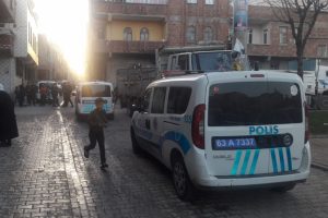 Yol verme kavgasında kan aktı!