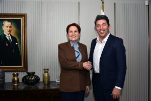 İYİ Parti'nin Kadık&ouml;y adayı oyuncu Emre Kınay oldu