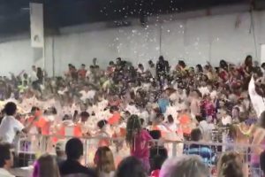 Karnavalda sahne &ccedil;&ouml;kt&uuml;: 34 kişi yaralandı