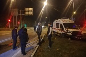 Ambulans ile otomobil &ccedil;arpıştı: 5 yaralı