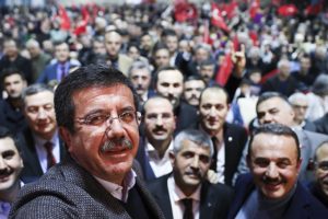 Zeybekci: Bir hanım bana d&ouml;n&uuml;p 'Ağzınla kuş tutsan sana oy vermeyeceğim' dedi