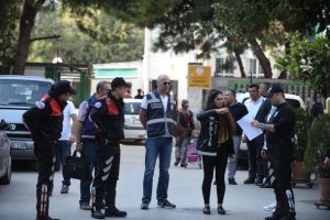 Bursa'da okul önlerinde 18 bin kişi sorgulandı
