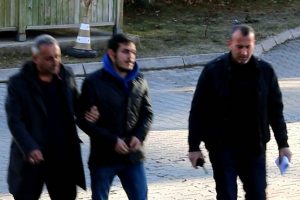 Cezaevi firarisi yakınının evinde yakalandı