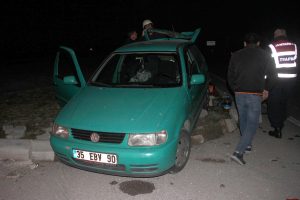 Tankerin arkadan &ccedil;arptığı otomobildeki 2 kişi yaralandı