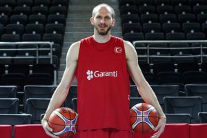 Sinan G&uuml;ler: Umut ışıkları yakabilecek bir basketbol sergilemek istiyoruz
