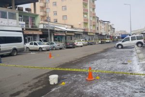 1 kişinin &ouml;ld&uuml;ğ&uuml; silahlı park kavgasına 3 g&ouml;zaltı
