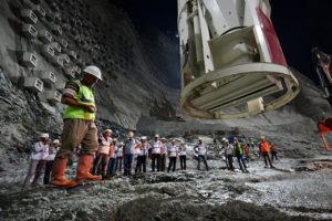 T&uuml;rkiye'nin en y&uuml;ksek baraj inşaatında 64 metre y&uuml;ksekliğe ulaşıldı