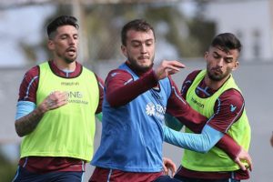 Trabzonspor'da 5 gen&ccedil; futbolcu alt yapıya g&ouml;nderildi