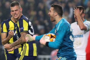 Fenerbah&ccedil;e taraftarlarının ilgisi fiyatları u&ccedil;urdu!