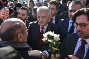 Binali Yıldırım se&ccedil;im &ccedil;alışmalarına Ey&uuml;psultan'da başladı