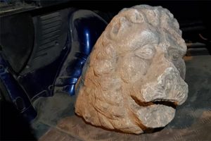 Roma d&ouml;nemine ait aslan heykeli ele ge&ccedil;irdi