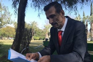Evraklarını yaktı, ağladı: Adaylıktan &ccedil;ekiliyorum, hakkınızı helal edin