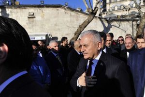 İmam, camide Binali Yıldırım i&ccedil;in dua etti