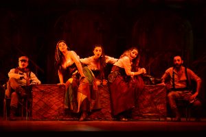 Bizet'in ihtiraslı 'Carmen'i kapalı gişede sahnelendi
