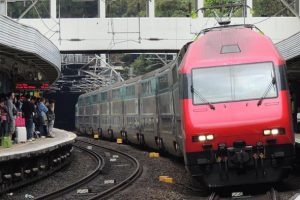 Milyonlarca &Ccedil;inlinin u&ccedil;ak ve trene binmesi yasak
