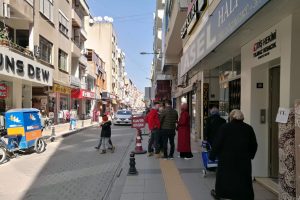 Biga'da gece boyu s&uuml;ren depremler uyutmadı