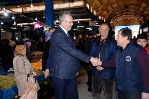 Bursa Karacabey Belediye Başkanı &Ouml;zkan'dan pazar yeri ziyareti