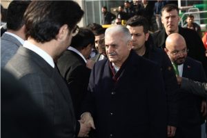 Binali Yıldırım'dan taksi durağına ziyaret