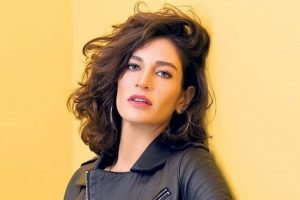 Berrak T&uuml;z&uuml;nata&ccedil;'tan 'Varoşu oynamak istiyorum' s&ouml;zlerine g&ouml;nderme