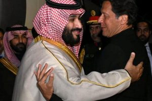 Pakistan'dan Prens Selman'a Altın kaplamalı silah