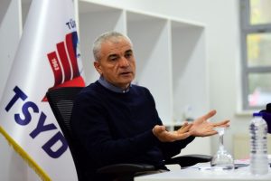 Rıza &Ccedil;alımbay: Derbiyi Beşiktaş'ın kazanacağını d&uuml;ş&uuml;n&uuml;yorum