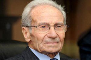 Duayen gazeteci hayatını kaybetti
