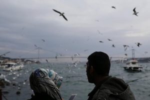 Asırlık &ccedil;ınarın altı buluşma noktası oldu