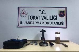 Kazdıkları &ccedil;ukurda yakalandılar