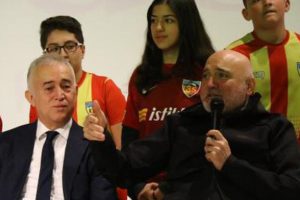 Hikmet Karaman &ouml;ğrencilerle buluştu