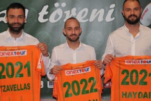Alanyaspor'da 3 imza birden