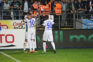 &Ccedil;aykur Rizespor ikinci devrede &ccedil;ıkışta