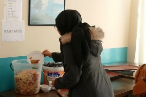 Yemekhanede artan yemekler, hayvanlara g&ouml;nderiliyor