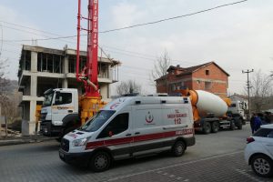 Beton mikseri elektrik tellerine &ccedil;arptı