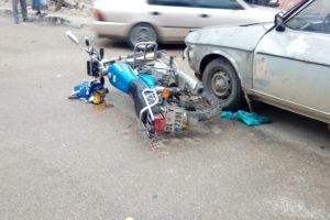 Otomobil ile motosiklet &ccedil;arpıştı