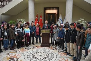 Erzurumlu &ccedil;ocuklar Bursa Valisi'ni ziyaret etti
