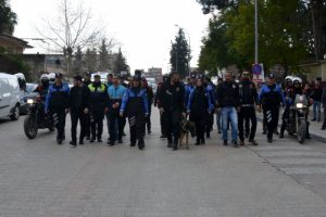 Okul &ouml;nlerinde asayiş uygulaması
