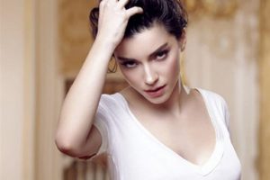 Merve Boluğur'dan havuz pozu!
