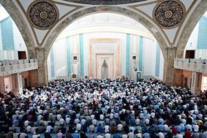 Cuma Hutbesi: Yaşlılara h&uuml;rmet, &ouml;mr&uuml;m&uuml;ze bereket