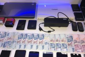 Banka m&uuml;şterilerini dolandıran şebeke &ccedil;&ouml;kertildi