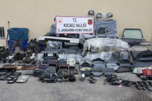 Yasadışı yollardan getirilen y&uuml;zlerce oto par&ccedil;asına el konuldu
