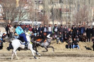 Cirit m&uuml;sabakaları nefesleri kesti