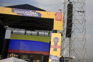 Venez&uuml;ela'daki siyasi krizde yeni evre: Kolombiya sınırında iki ayrı konser